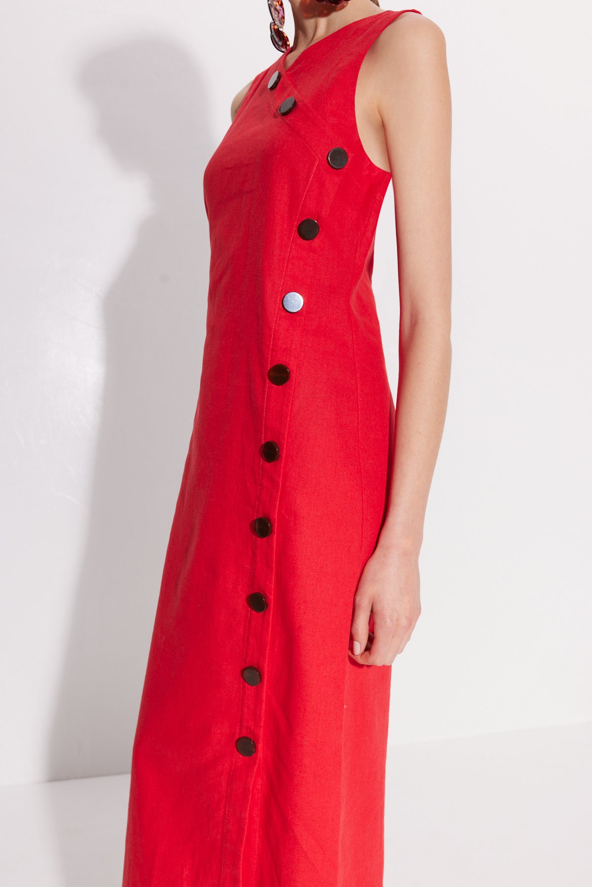 W4443-PHOENIX-LINEN-DRESS-PAPRIKA-BUTTON-CLOSE-UP