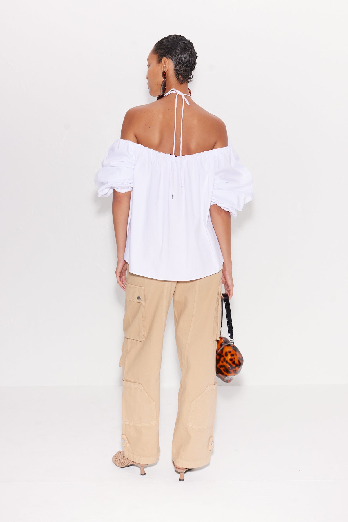 W3336-OLEANDER-POPLIN-TOP-MACADAMIA-WITH-CAMPO-TWILL-PANT-BACK-FULL-BODY-SHOT