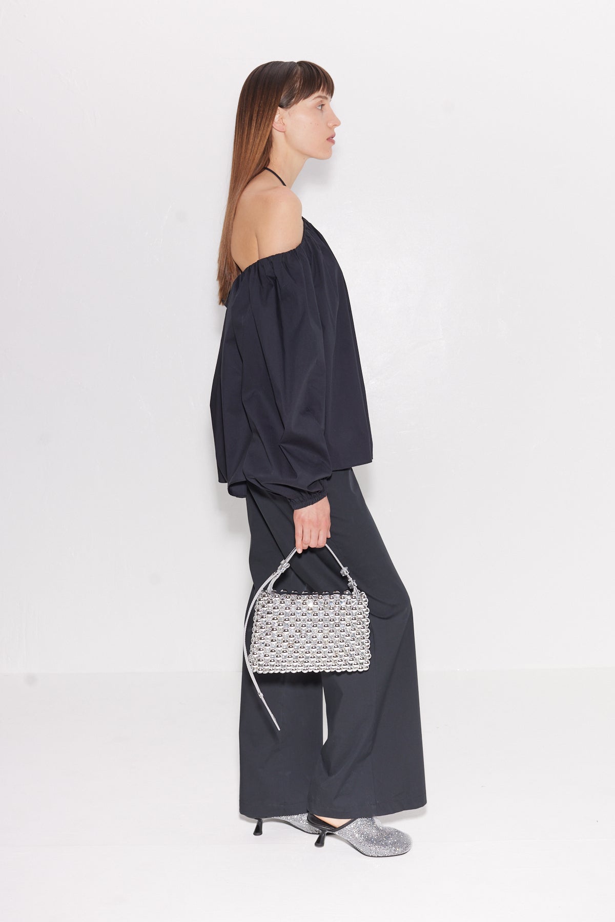 W3336-OLEANDER-POPLIN-TOP-BLACK-WITH-MINI-PUFFIN-BAG-SILVER-SIDE-FULL-BODY-SHOT