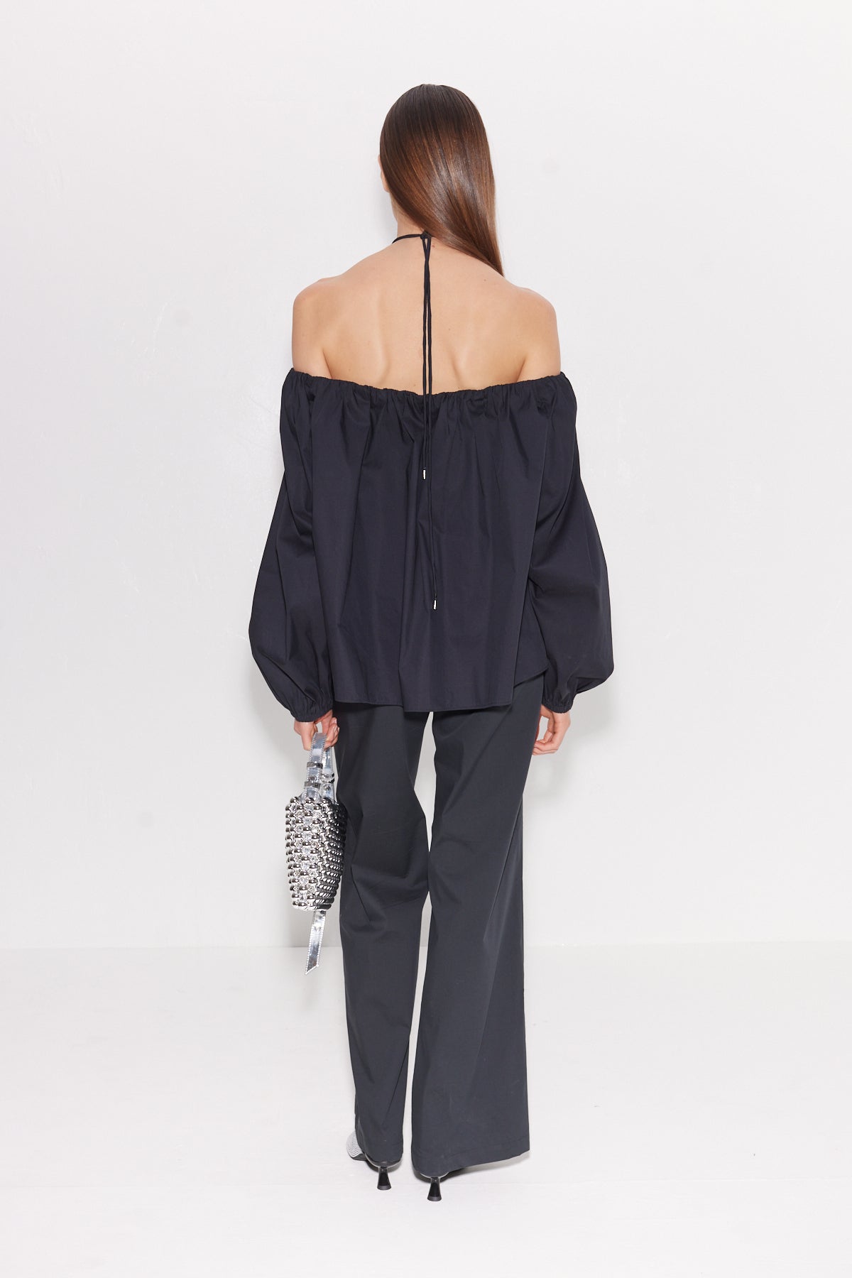 W3336-OLEANDER-POPLIN-TOP-BLACK-WITH-MINI-PUFFIN-BAG-SILVER-BACK-FULL-BODY-SHOT
