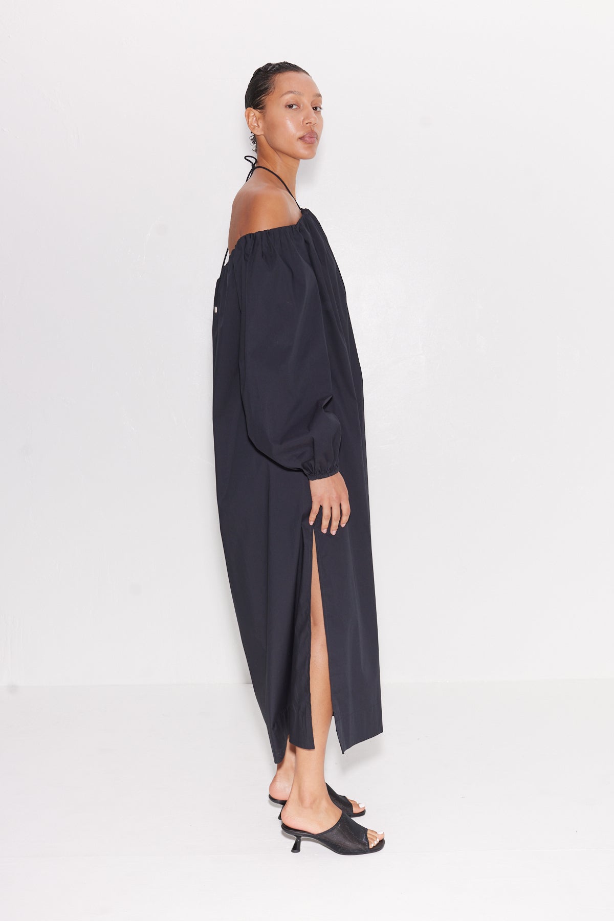 W4448-OLEANDER-POPLIN-DRESS-BLACK-SIDE-FULL-BODY-SHOT