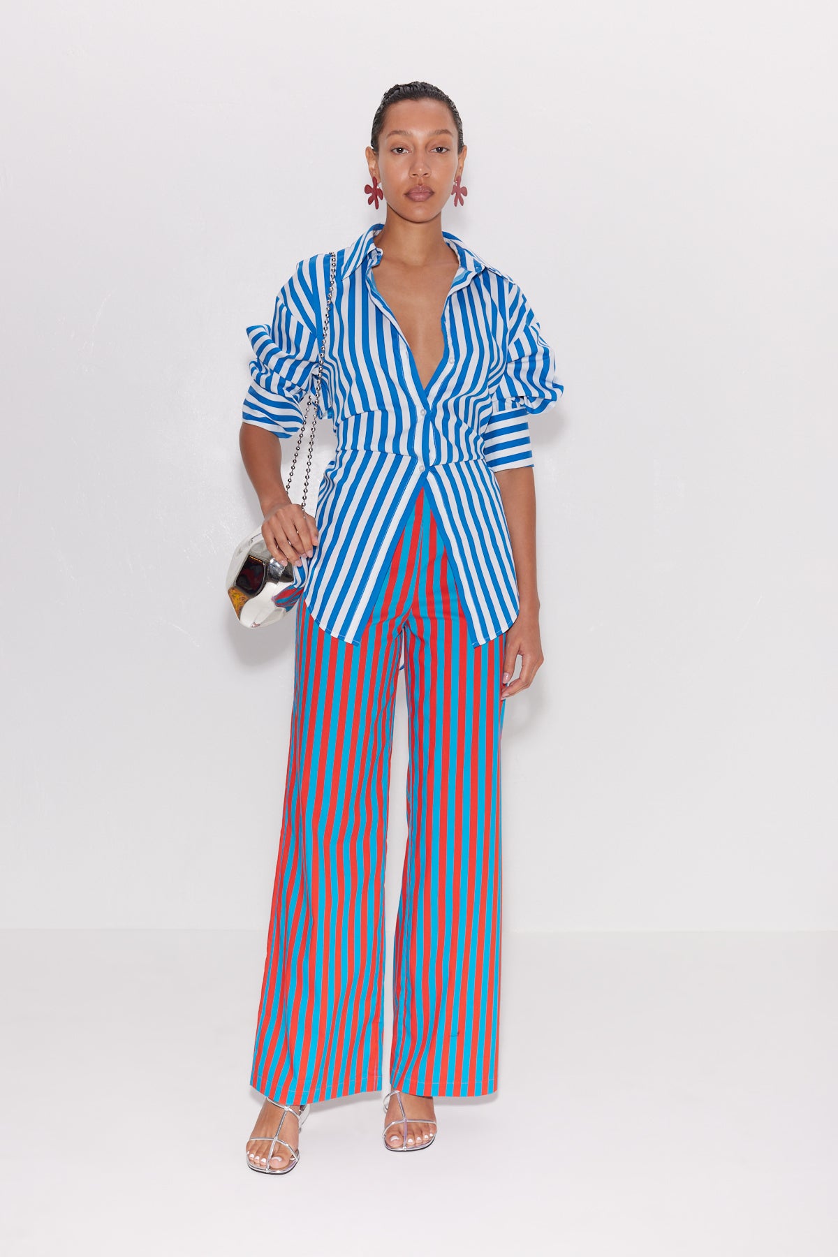 W3279-LOCH-STRIPED-POPLIN-BUTTON-UP-BLUE-STRIPE-FULL-BODY-SHOT