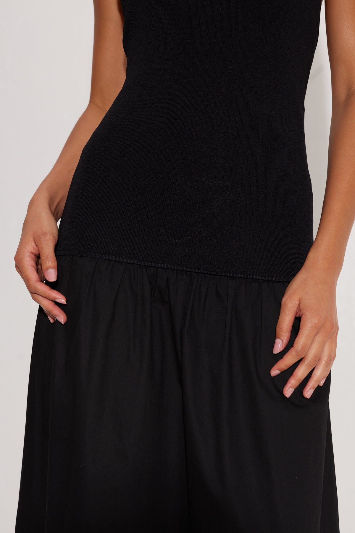 W4440-JUNJO-KNIT-POPLIN-DRESS-BLACK-CLOSE-UP