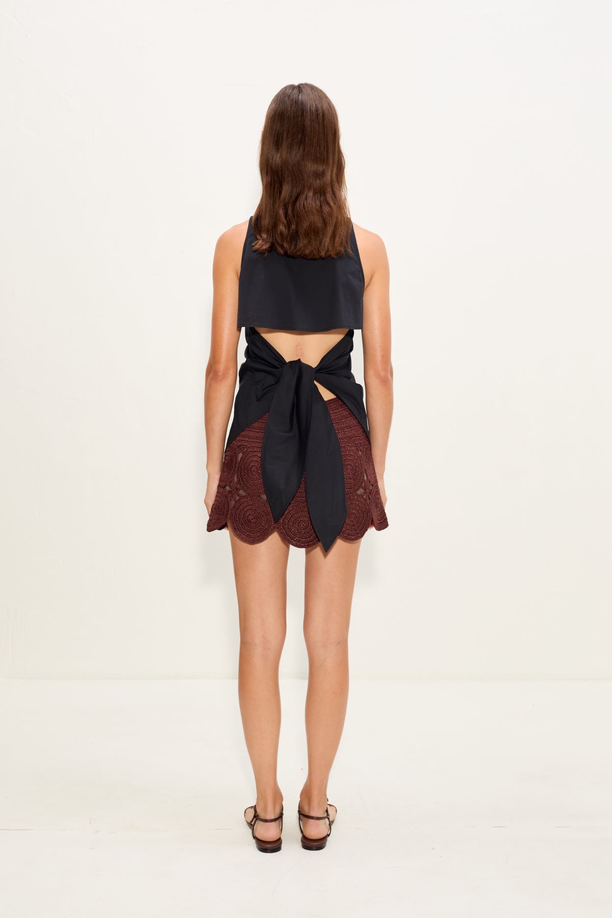 Loch Sleeveless Poplin Button Up In Black