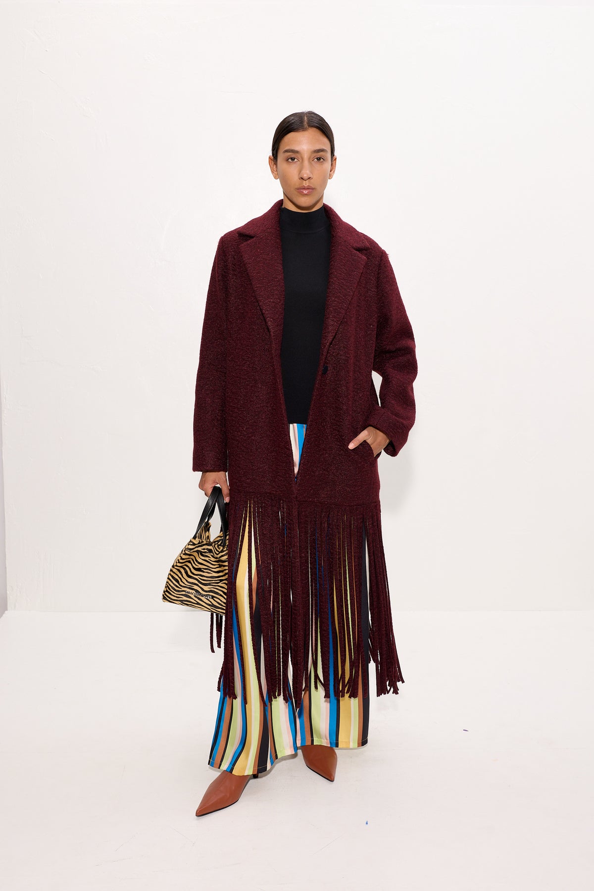 Vero Fringe Coat In Bordeaux