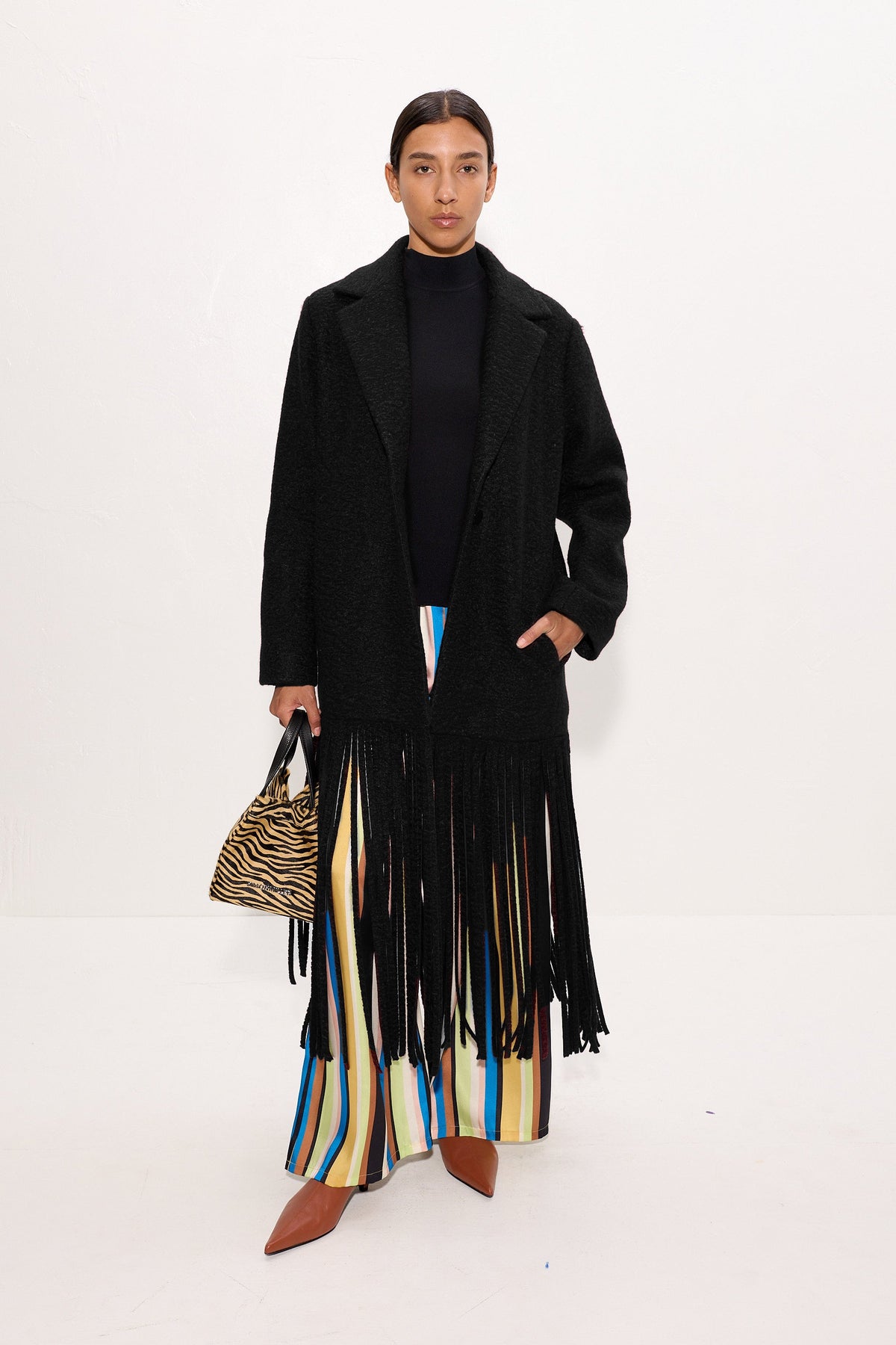 Vero Fringe Coat In Black