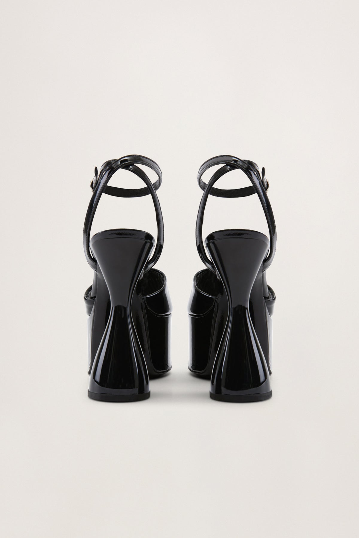Curvy Heel In Black