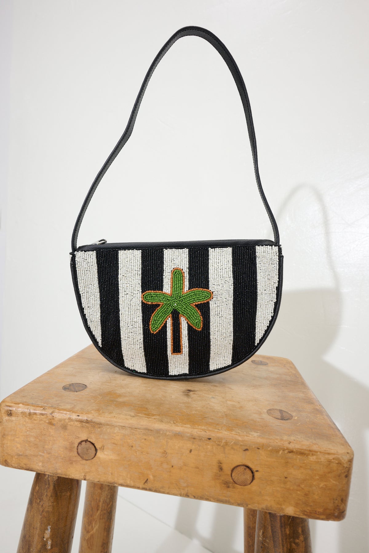 S1055-BELOSWINGBAG-BLACKWHITEPALMTREE