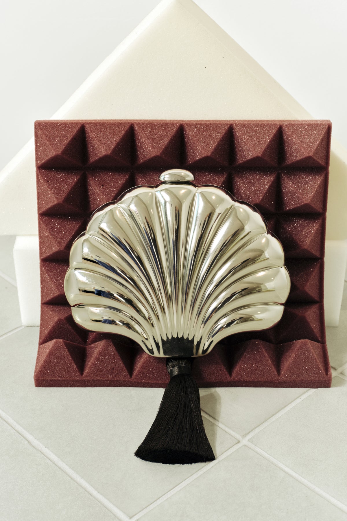 Metal Concha Clutch In Silver