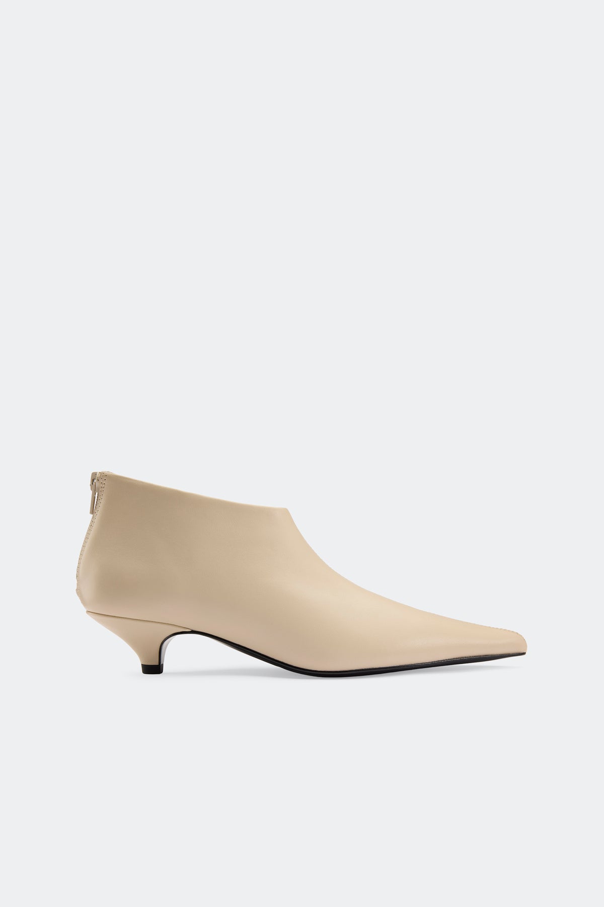 Leather Arrow Boot In Macadamia