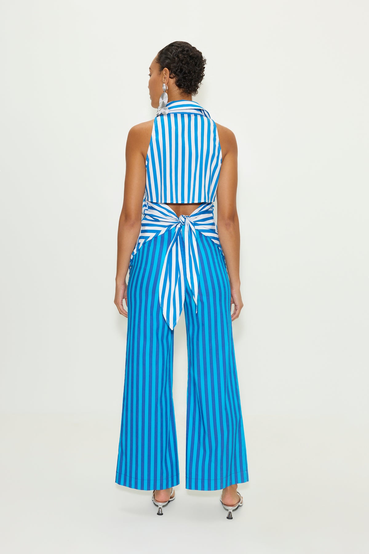 W3372-LOCHSLEEVELESSPOPLINBUTTONUP-BLUESTRIPE