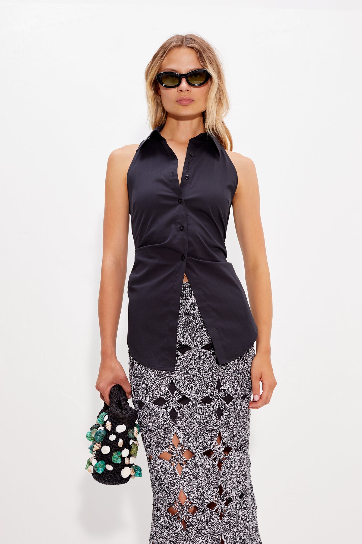 Loch Sleeveless Poplin Button Up In Black