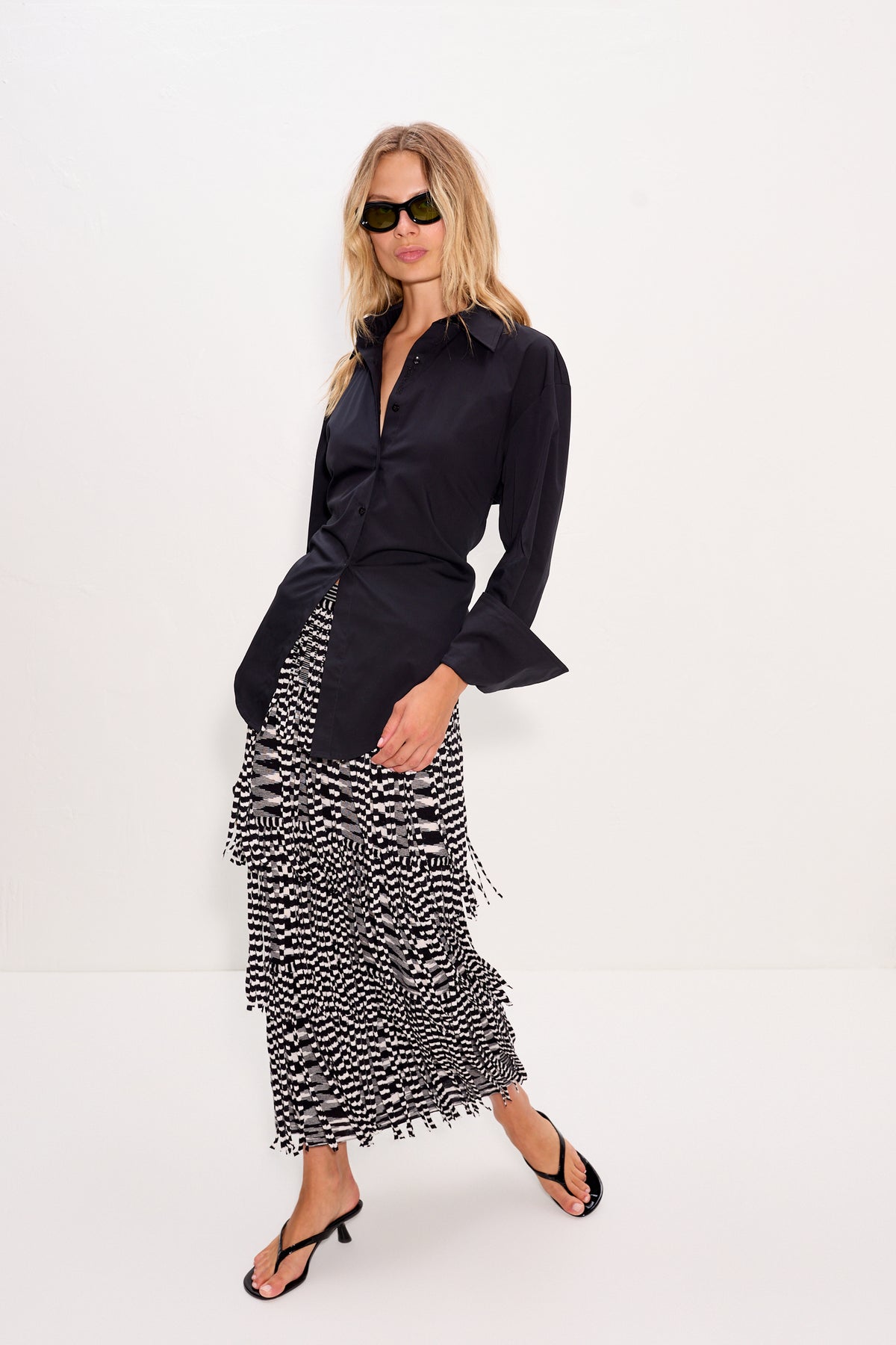 Za Za Knit Fringe Skirt In Black/White Space Dye