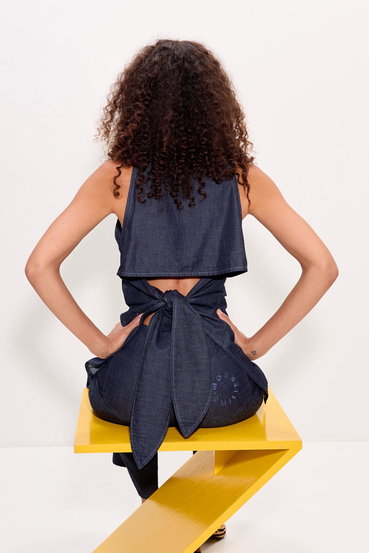 Loch Sleeveless Chambray Button Up in Indigo