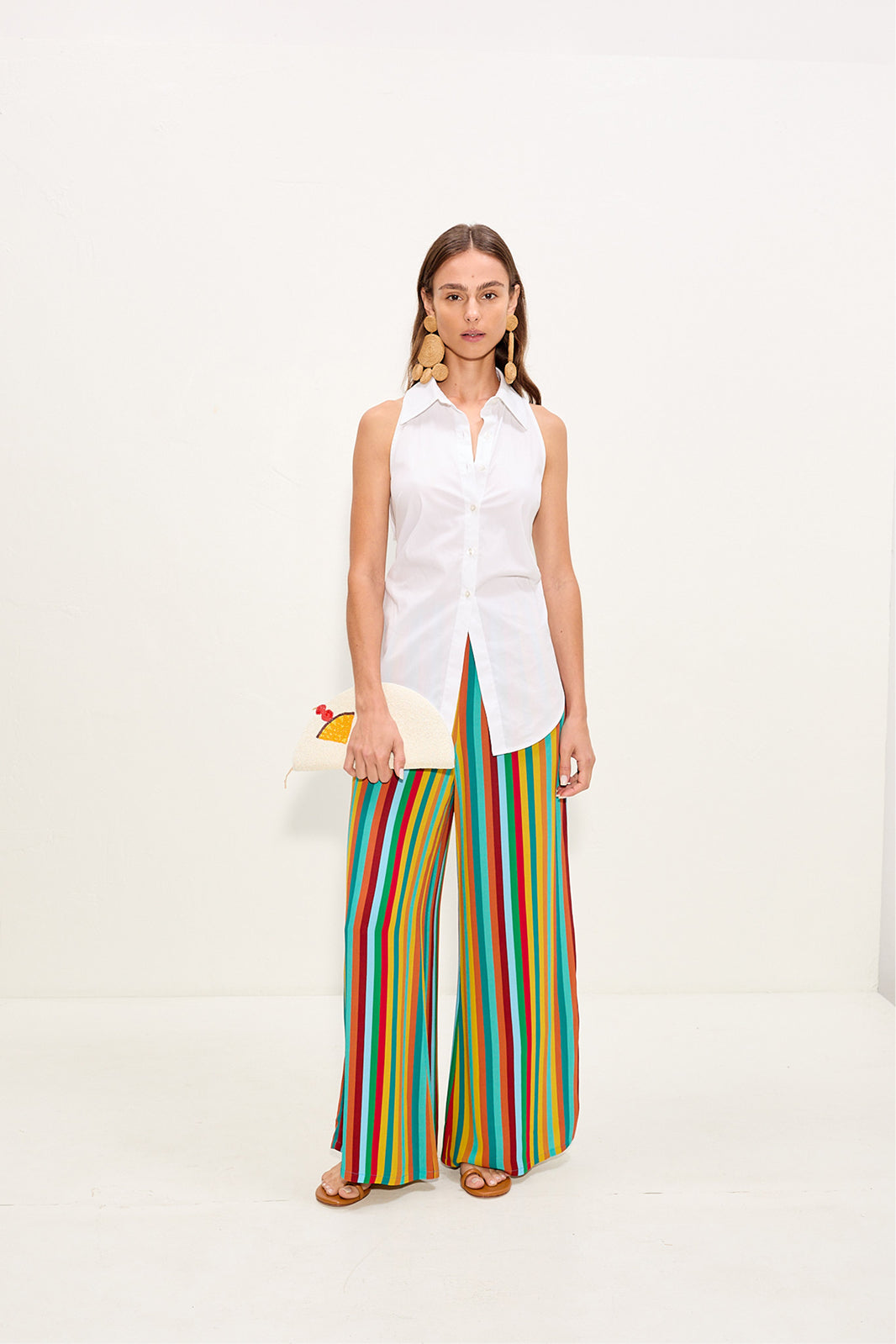 Loch Sleeveless Poplin Button Up In Macadamia