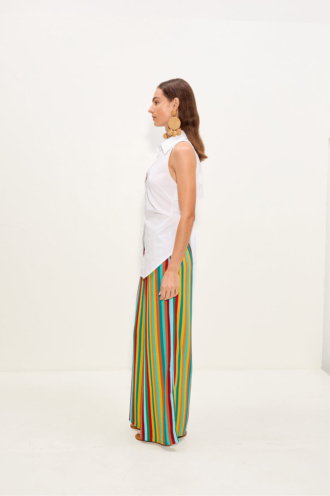 Loch Sleeveless Poplin Button Up In Macadamia